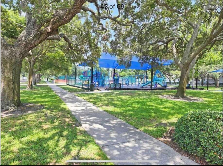 In The Center Of Gulfport, Min Away From The Beach! St. Petersburg Bagian luar foto