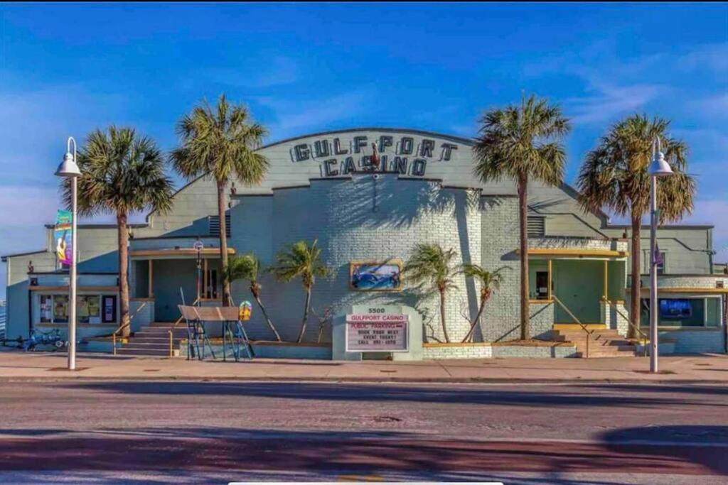 In The Center Of Gulfport, Min Away From The Beach! St. Petersburg Bagian luar foto