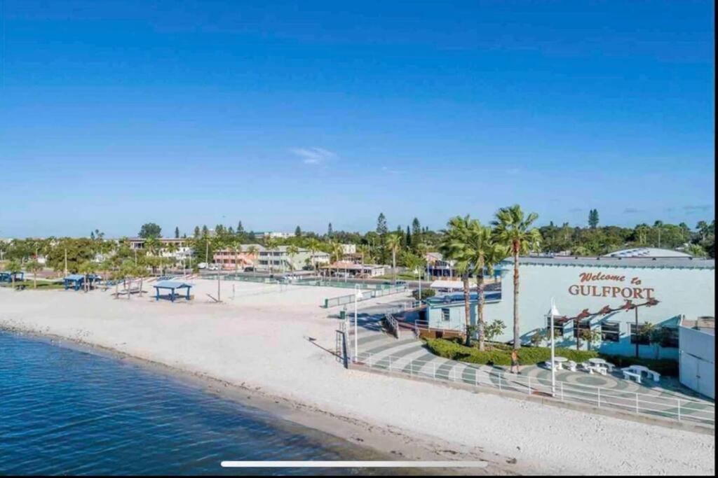 In The Center Of Gulfport, Min Away From The Beach! St. Petersburg Bagian luar foto